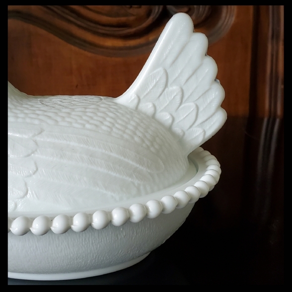 Vntge Milk Glass Hen On Nest Dish - Picture 4 of 9